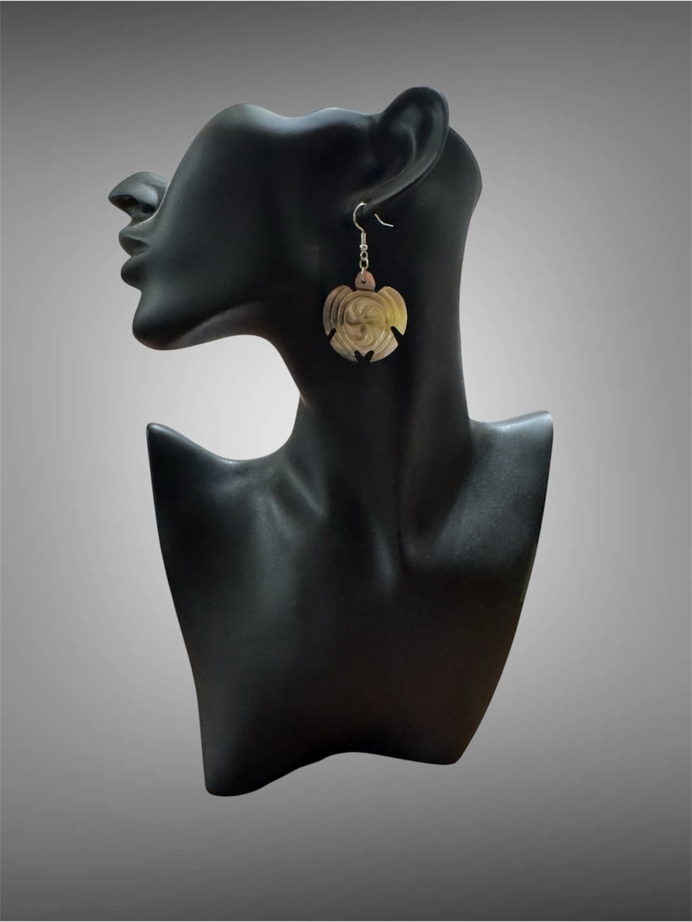 MOTHER OF PEARL HONU EARRINGS - Picture 5 of 7